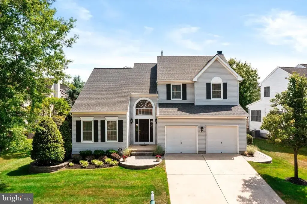 4 Bay Hill Ct, WESTAMPTON