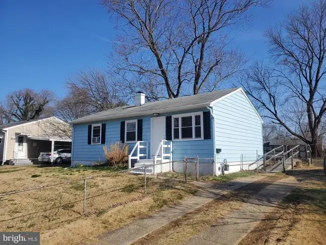 11 Glenwood Dr, Dover