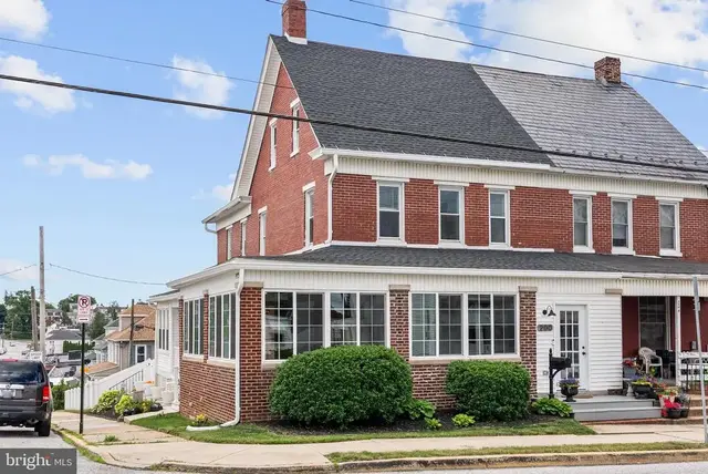 200 W High St, Red Lion