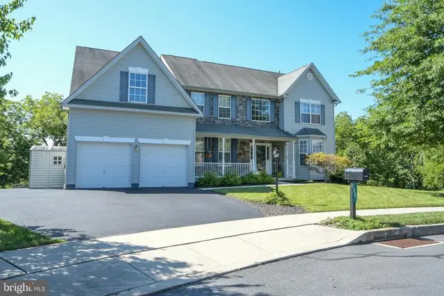 1001 Creekview Dr, Pennsburg