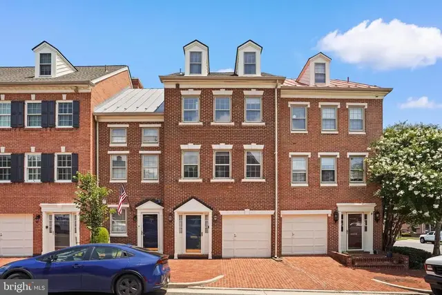 686 S Columbus St, Alexandria