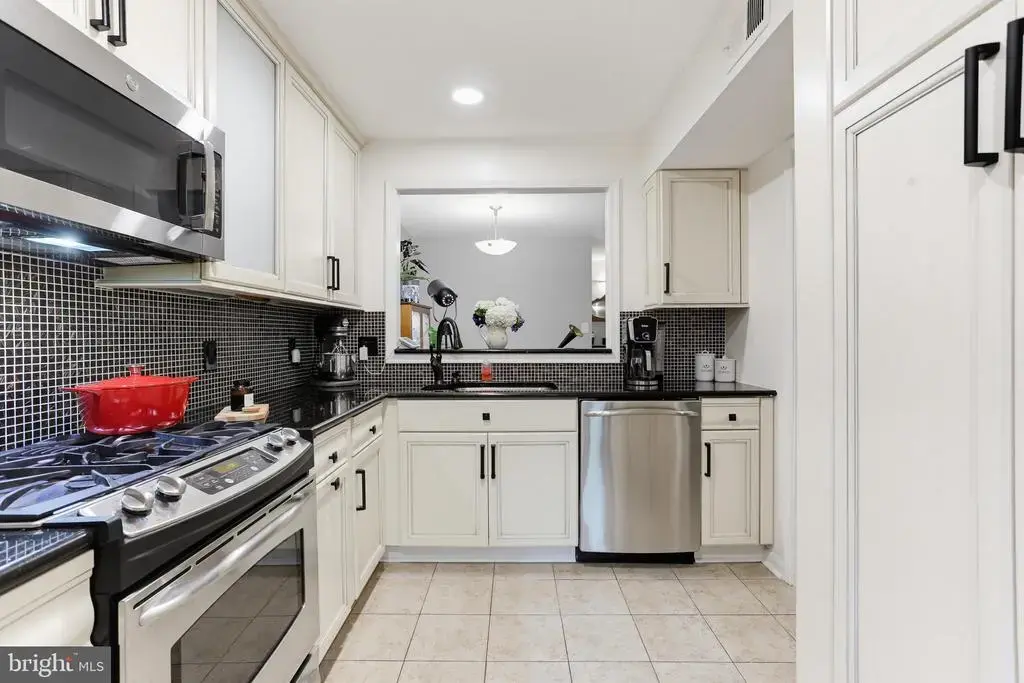 2205 Hunters Run Dr, RESTON