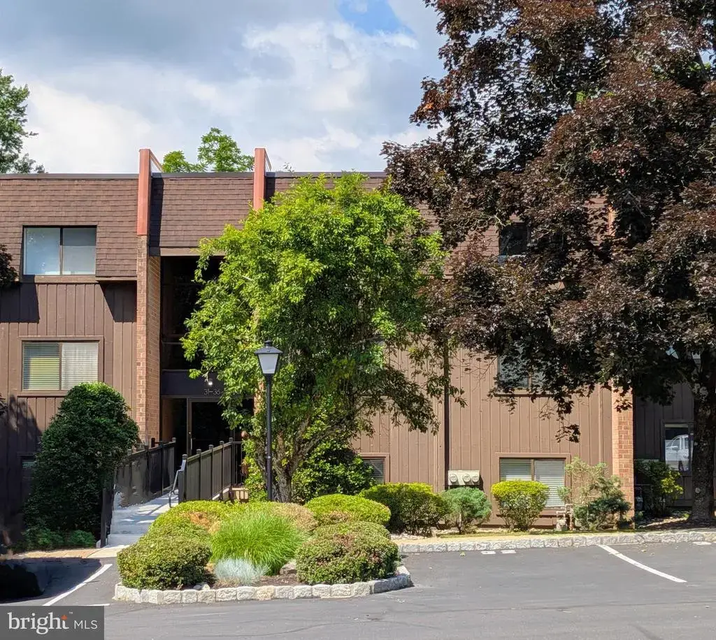 34 Hermitage Dr #34, NEW HOPE