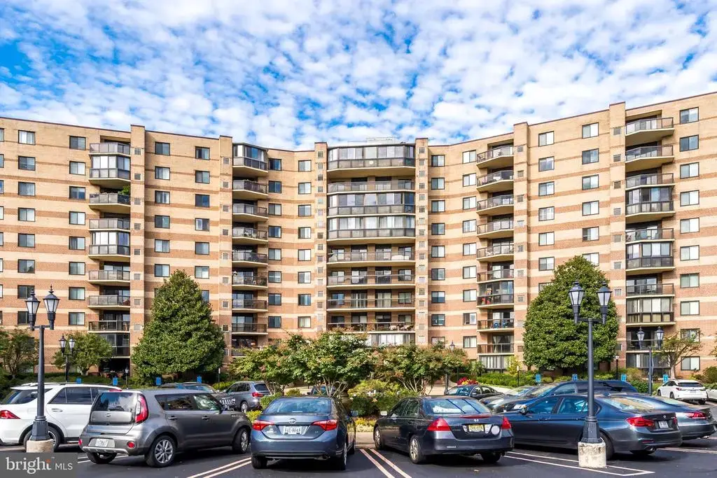 8360 Greensboro Dr #306, MCLEAN