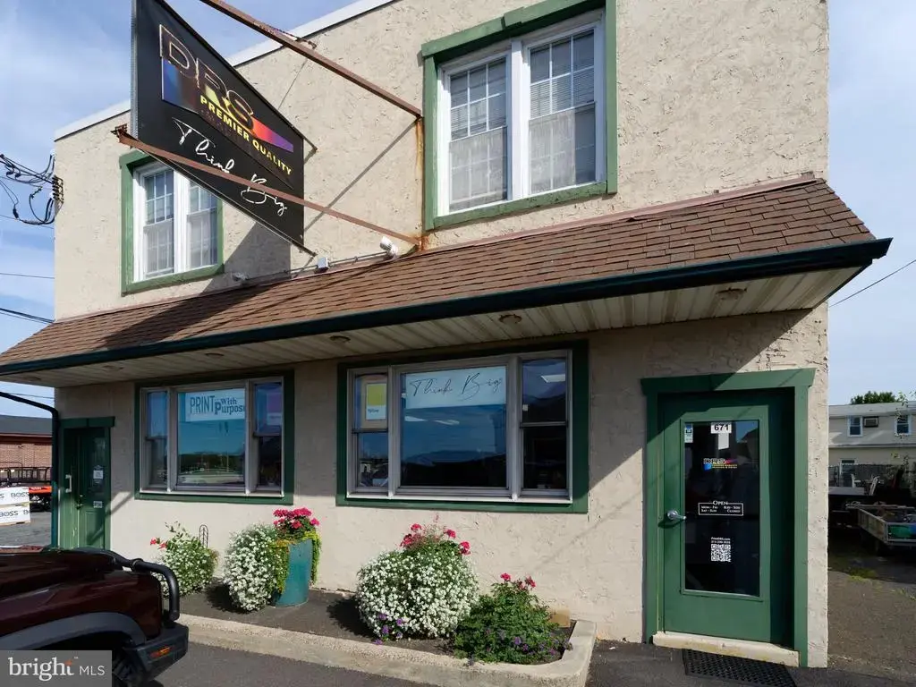 671 N Main St, DOYLESTOWN