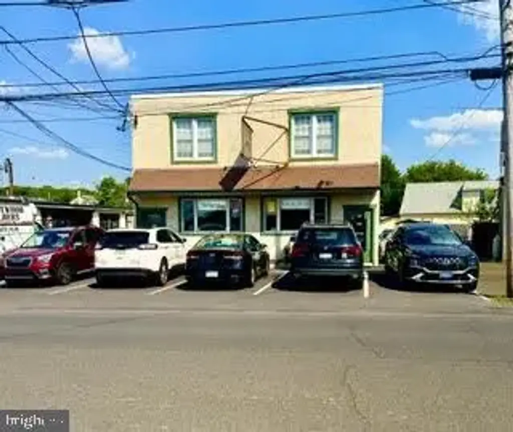 671 N Main St, DOYLESTOWN