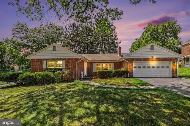 400 Rosewood Ln, Harrisburg