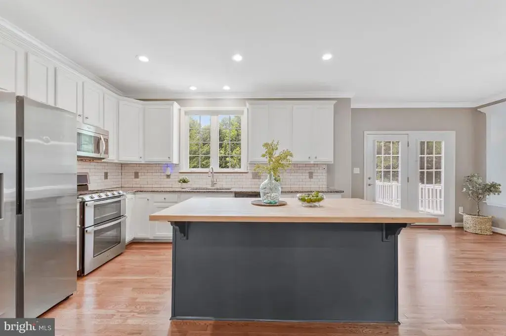12 Blossom Tree Ct, STAFFORD