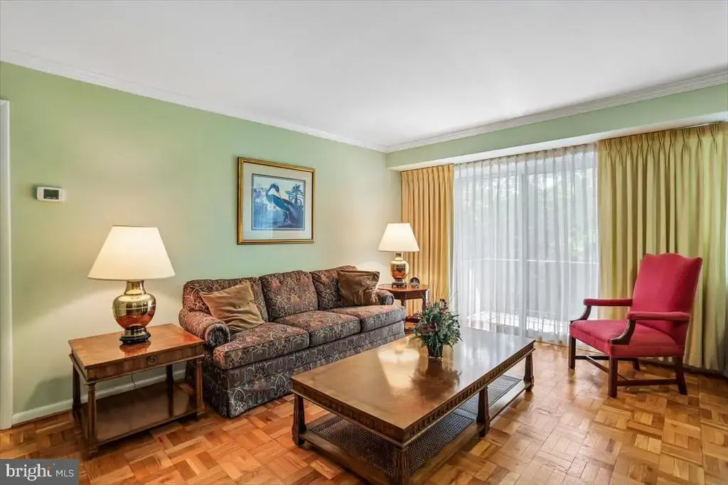 10513 Weymouth St #102, BETHESDA