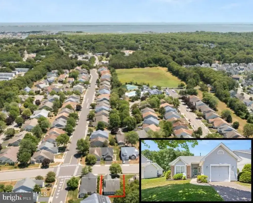 84 Chain Blvd, BAYVILLE