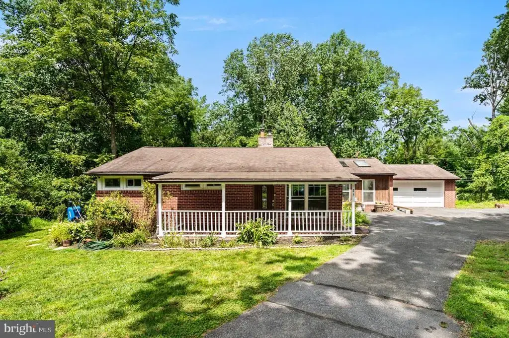 25 E Pennsbury Way, CHADDS FORD