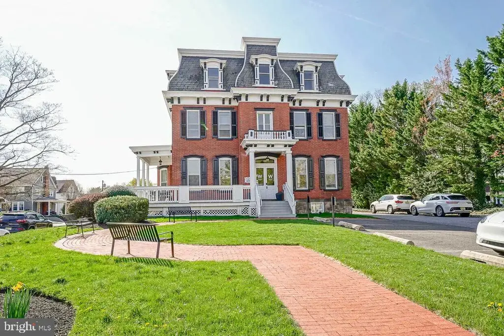 10 W Main St, MOORESTOWN