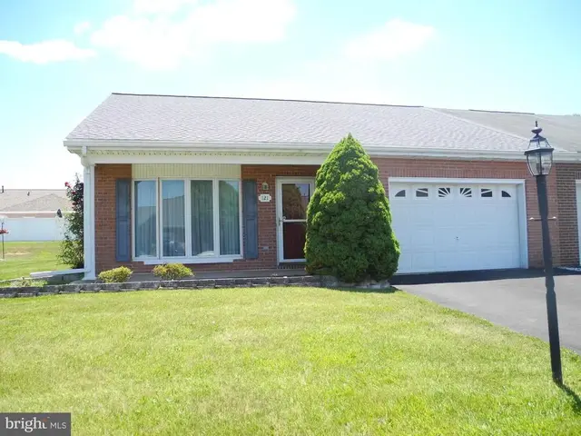 121 Southern Oak Dr, Hagerstown