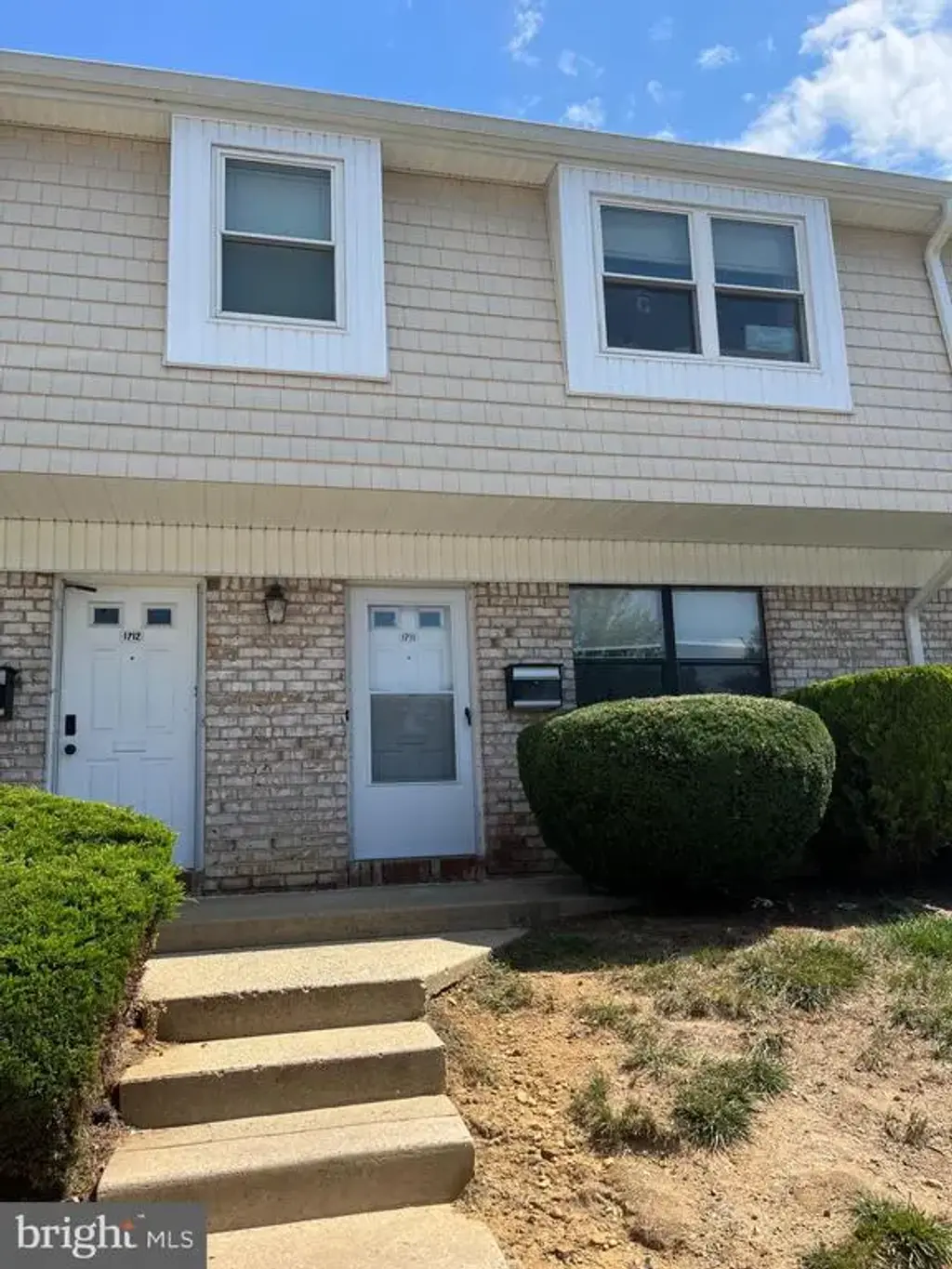1711 Silver Ct, HAMILTON