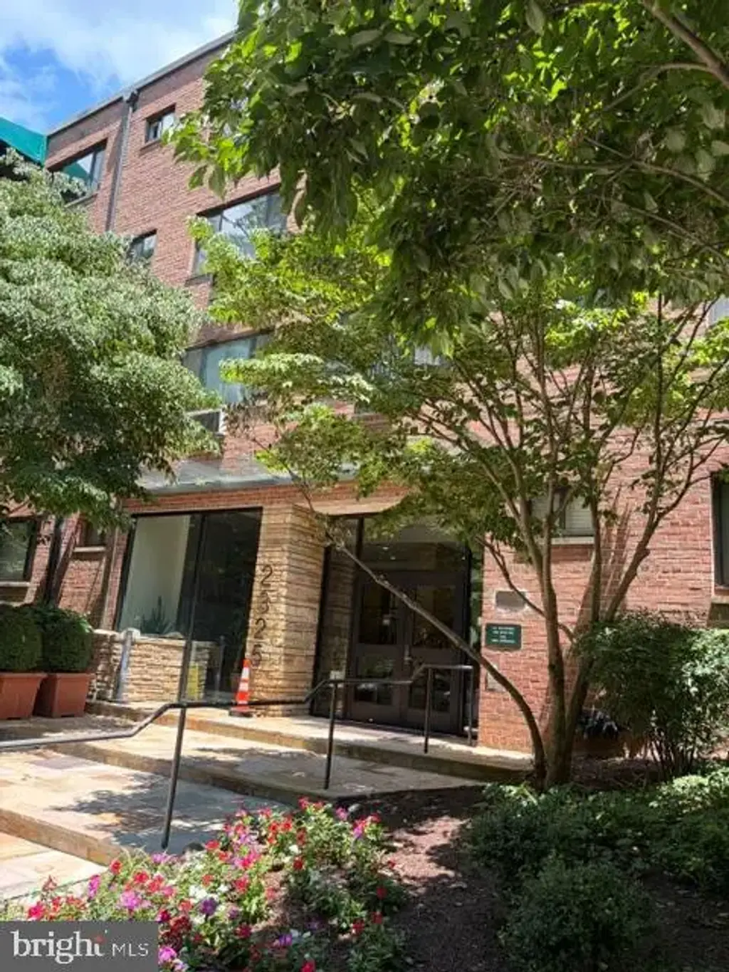2325 42nd St Nw #201, WASHINGTON