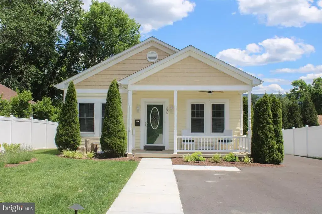 335 S Commerce St, WOODSTOCK
