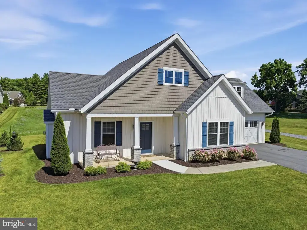 6099 Hot Springs Court, FAYETTEVILLE