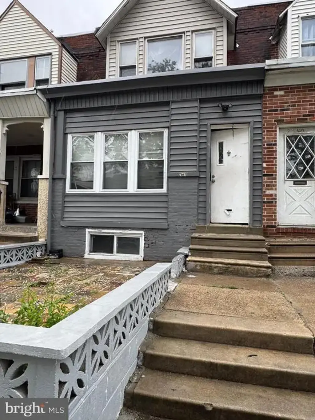 2512 S 61st St, PHILADELPHIA