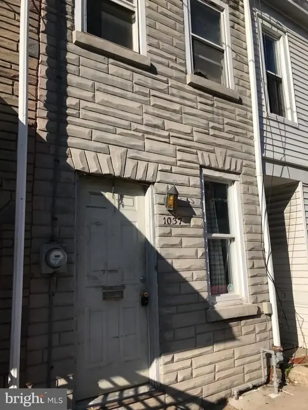 1037 Cotton St, READING