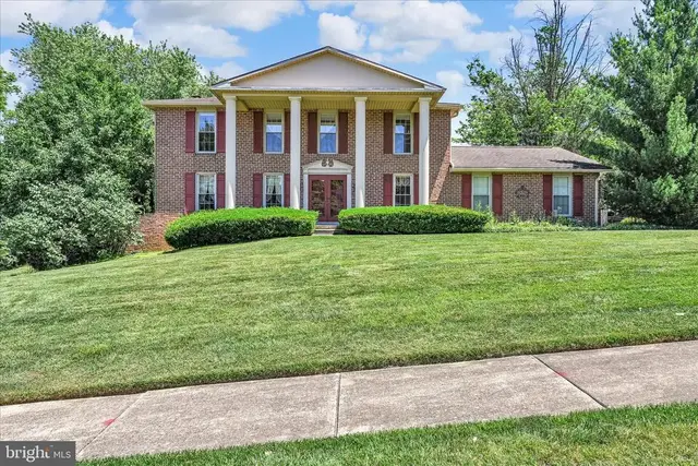 3711 Cayuga Ln, York
