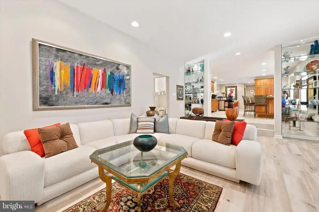 401 Country Club Dr, CHERRY HILL