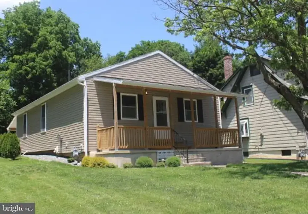 1443 W College Ave, YORK