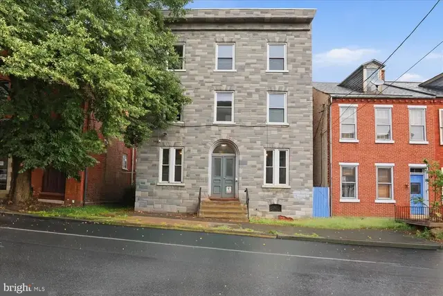 233 W Chestnut St, Lancaster