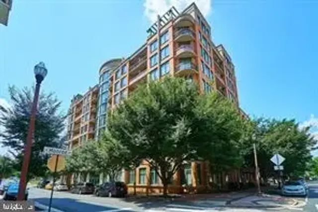 3625 10th St N #202, Arlington