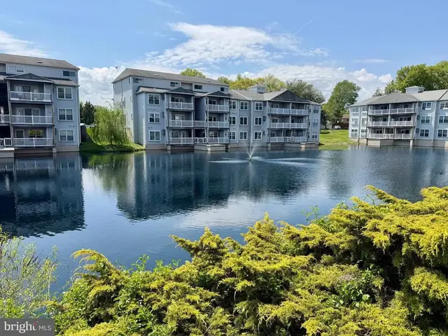2702 Waters Edge Dr #2, Newark