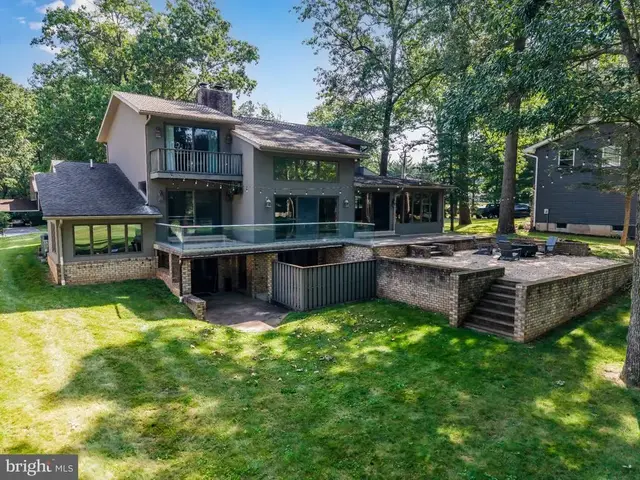6566 Fairway Dr W, Fayetteville