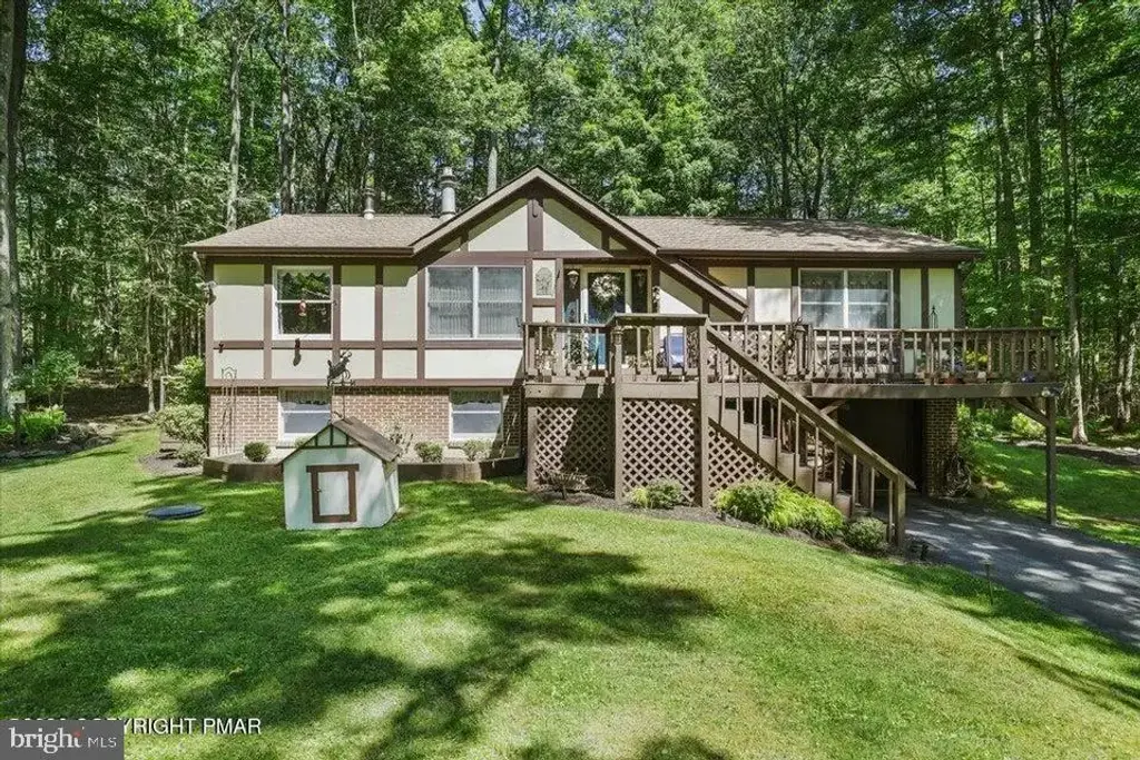 137 Outer Dr, POCONO LAKE