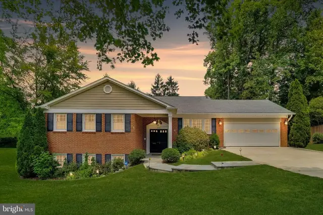 3300 Clearwood Ct, Falls Church