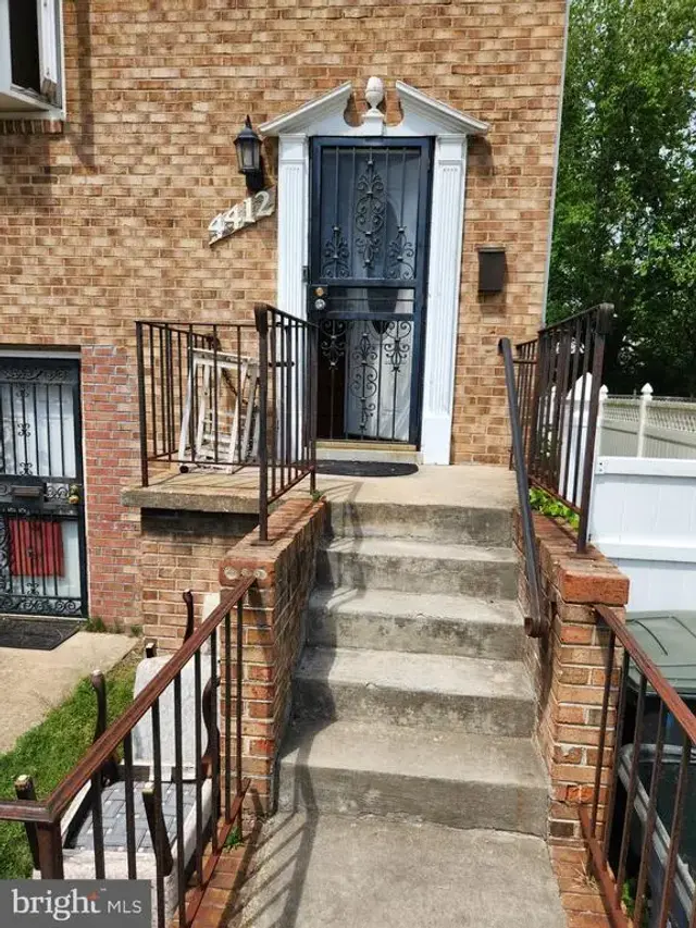 4412 Lee St Ne, Washington