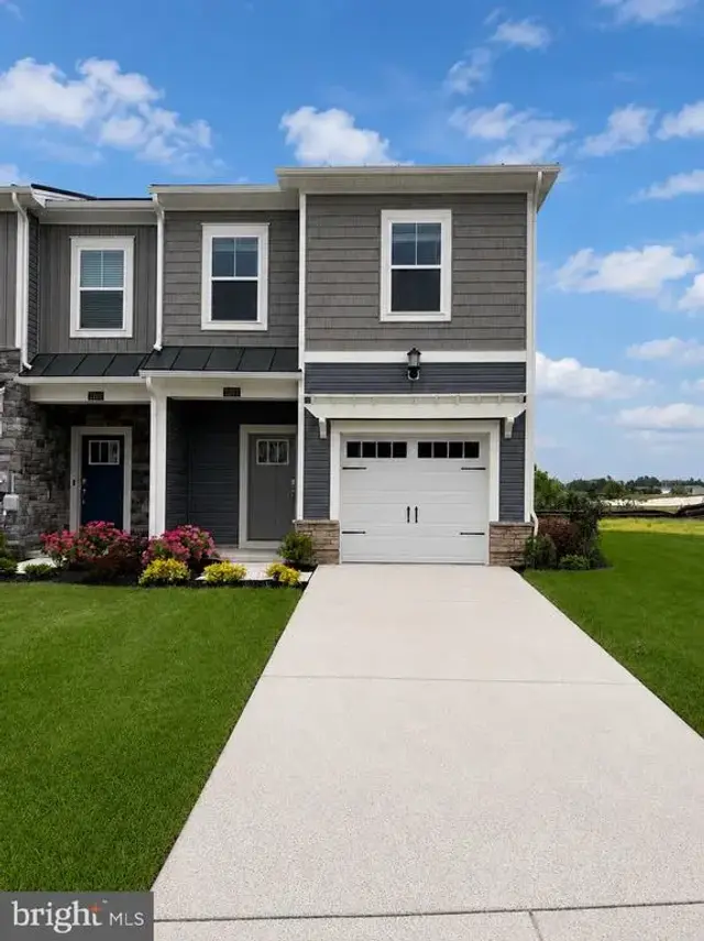 2185 Winterberry Ln, Cambridge