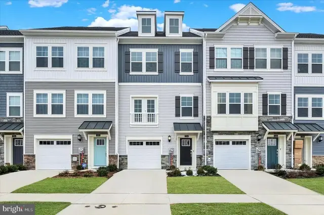 2198 Winterberry Ln, Cambridge