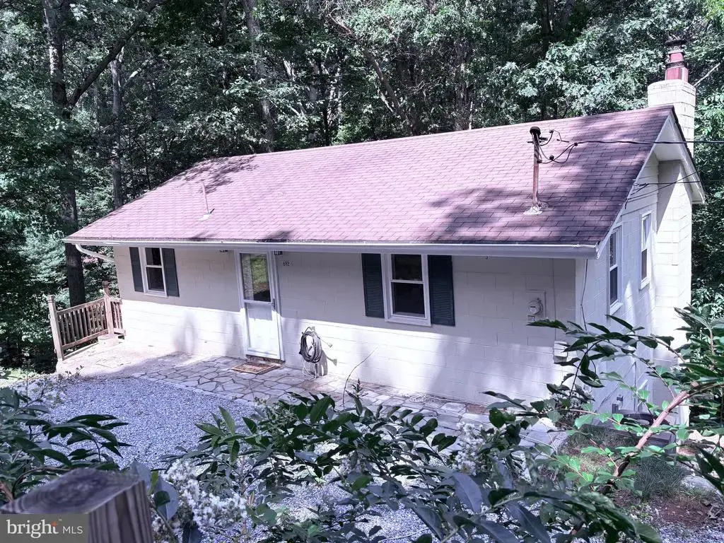 692 Laurel Ln, BLUEMONT