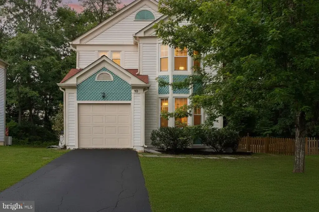 10 Fenton Wood Dr, STERLING