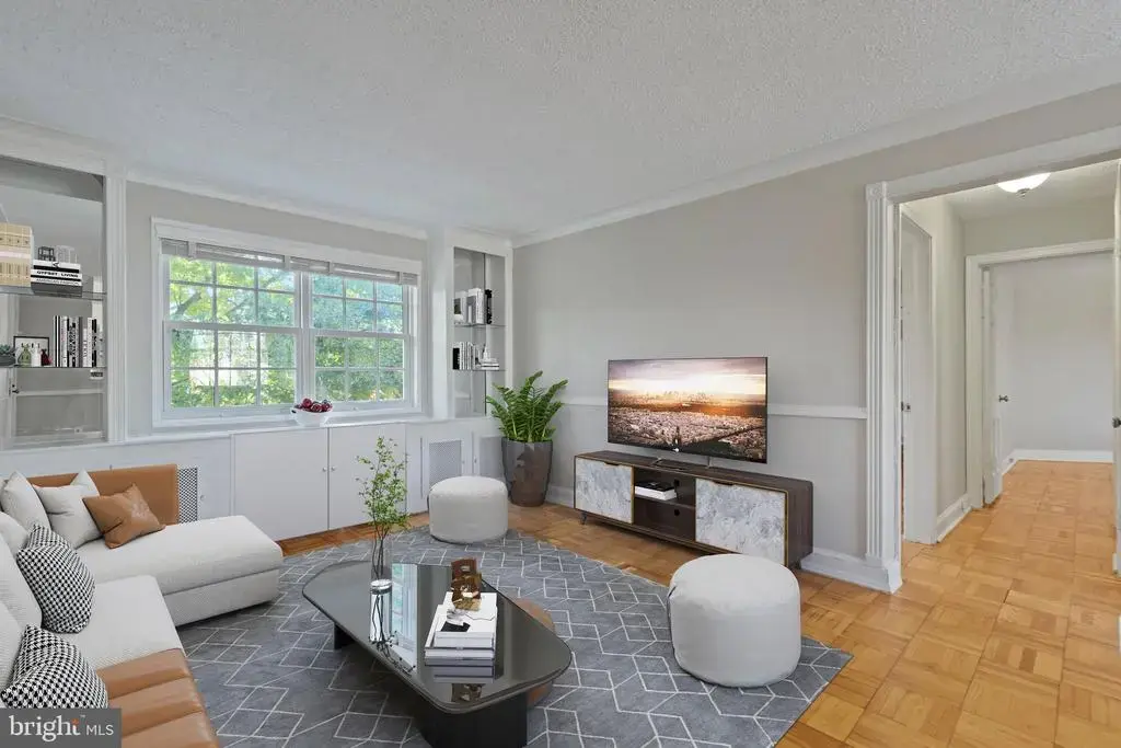 1630 W Abingdon Dr #301, ALEXANDRIA