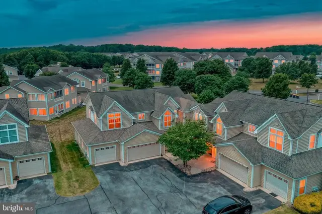 131 Barksdale Ct #1604d, Milford