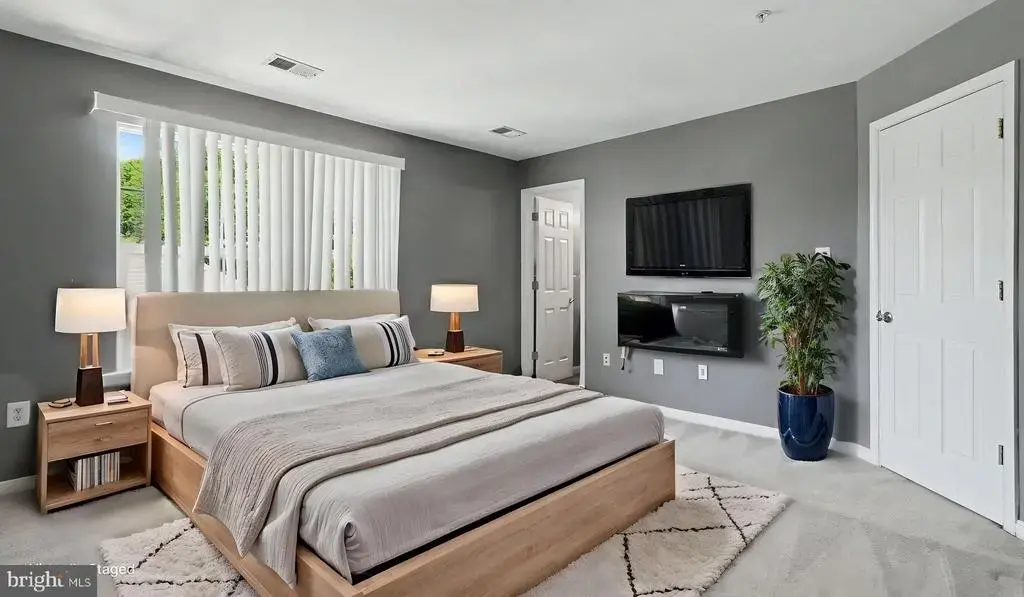 902 Vauxhall, HYATTSVILLE
