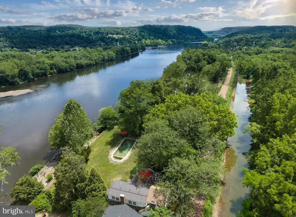 2462 N River Rd, NEW HOPE