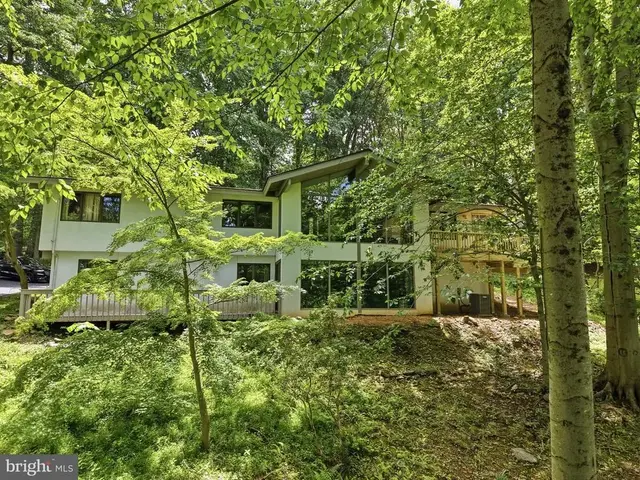 3220 Sawmill Rd, Newtown Square