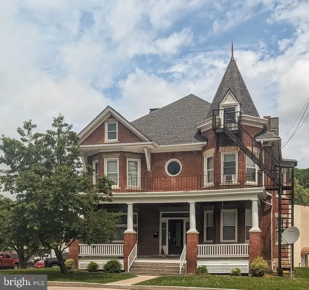 233 E Pitt Street #5, BEDFORD