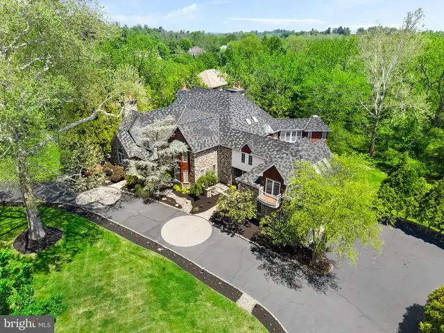 625 Creek Ln, Flourtown