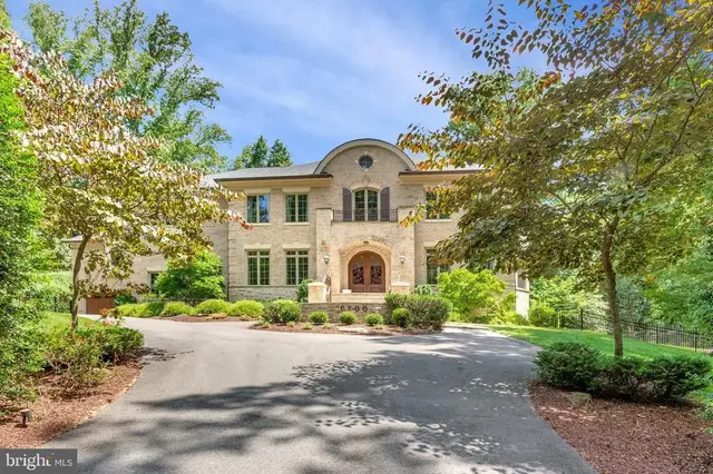 6700 Lupine Ln, Mclean