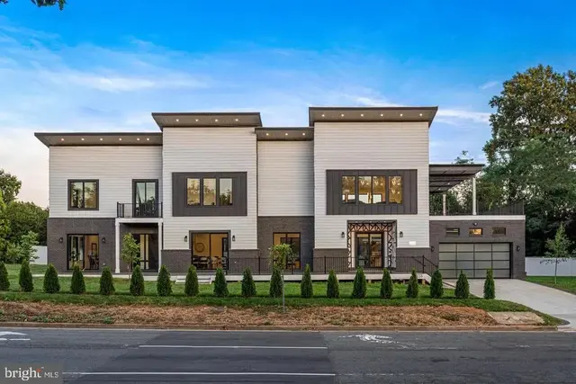 1733 Chain Bridge Rd, Mclean