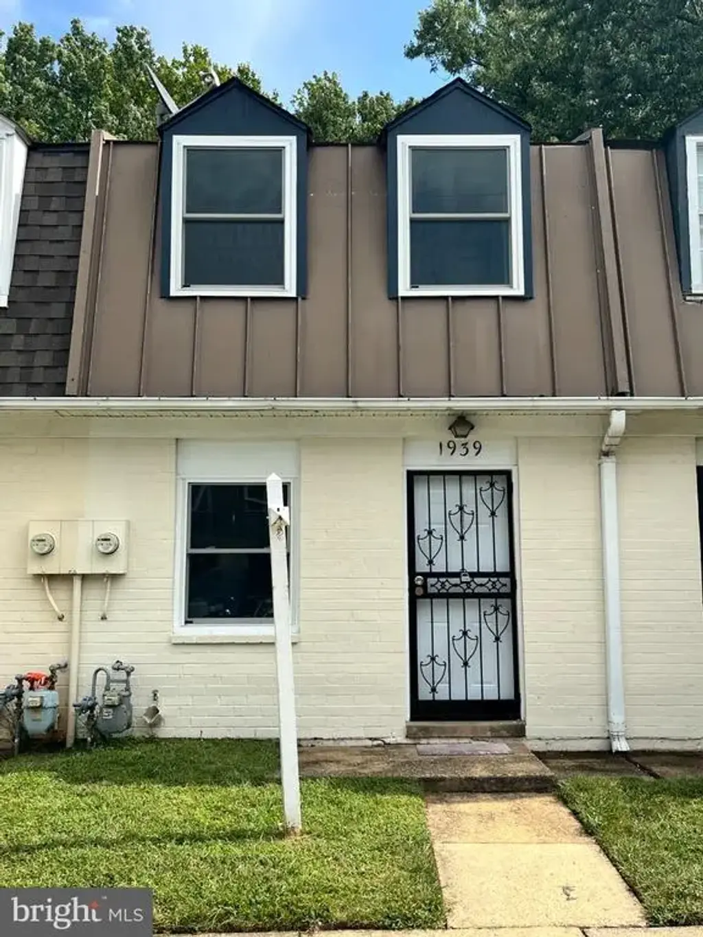 1939 Dutch Village Dr, HYATTSVILLE