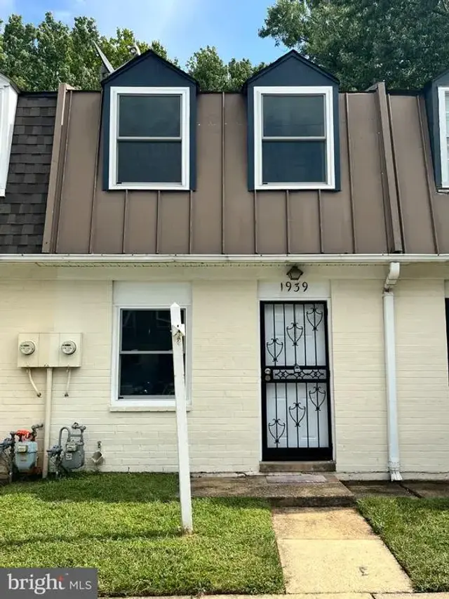 1939 Dutch Village Dr, Hyattsville