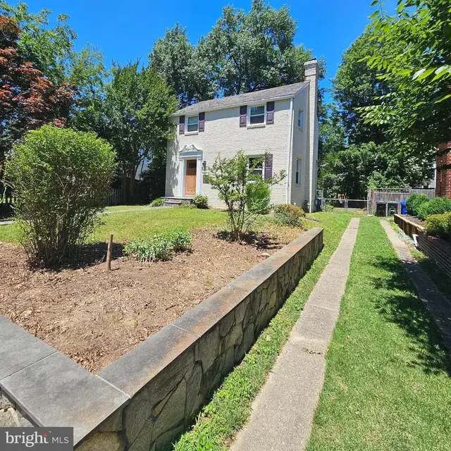 3225 6th St S, Arlington