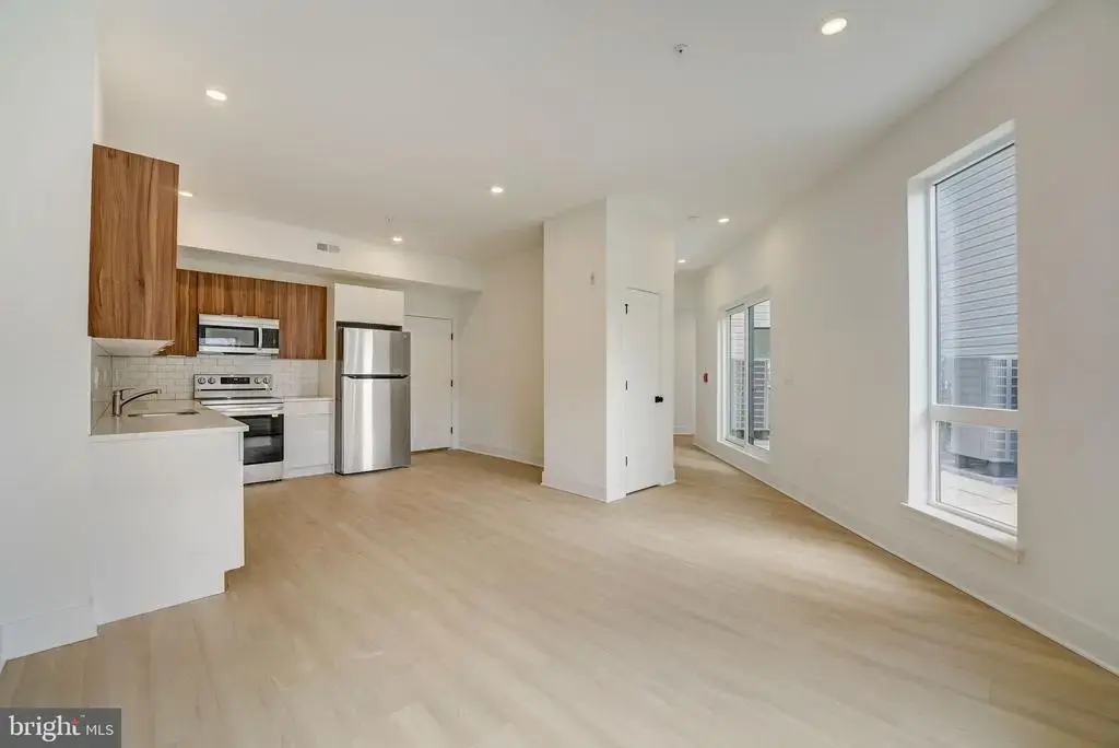 4200 Lancaster Ave #305, PHILADELPHIA